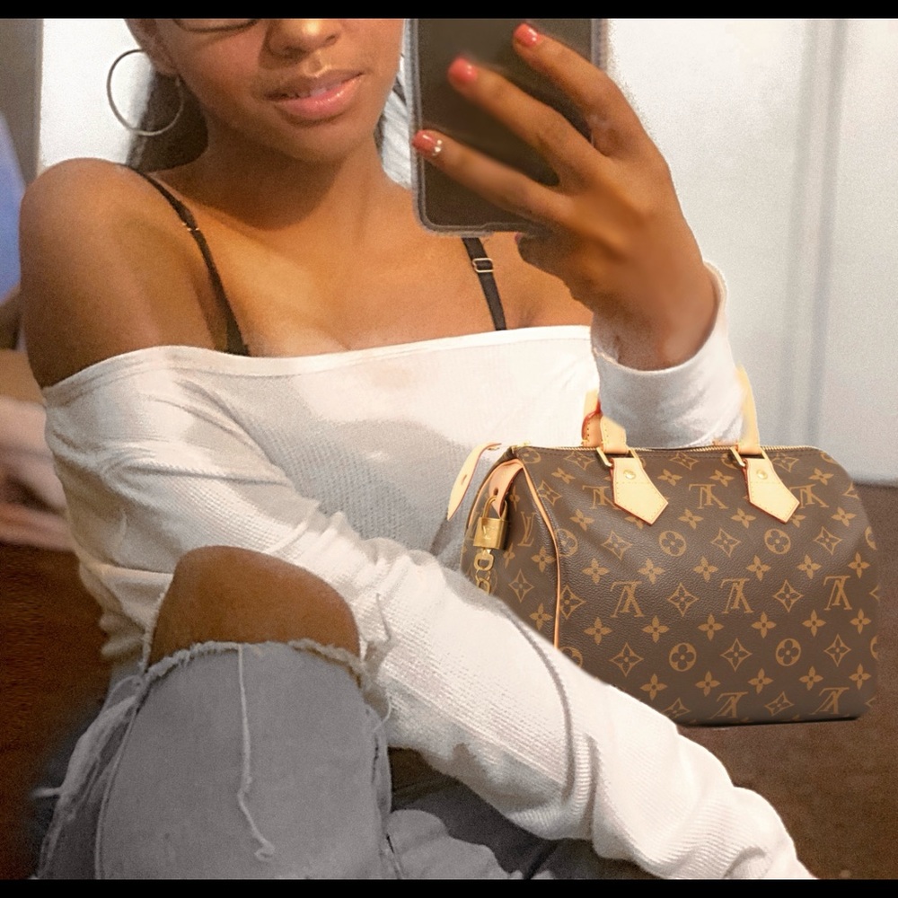 Meet your Posher, Jania